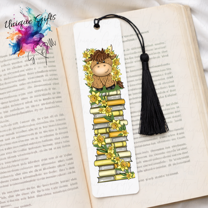 Personalised highland cow bookmark with daffodils – spring book stack design – aluminium with black tassel