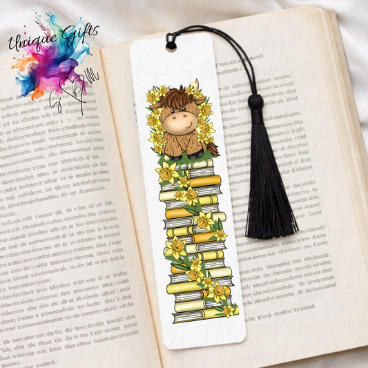 Personalised highland cow bookmark with daffodils – spring book stack design – aluminium with black tassel
