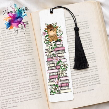 Personalised highland cow bookmark with lilies – book stack design – aluminium with black tassel