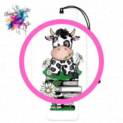 Cow daisies bookmark close up – charming countryside design, personalised gift for book lovers